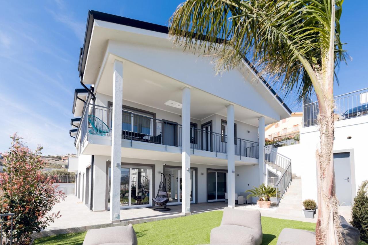 Villa La Matta Apartments And Luxury Suites Sanremo Bagian luar foto