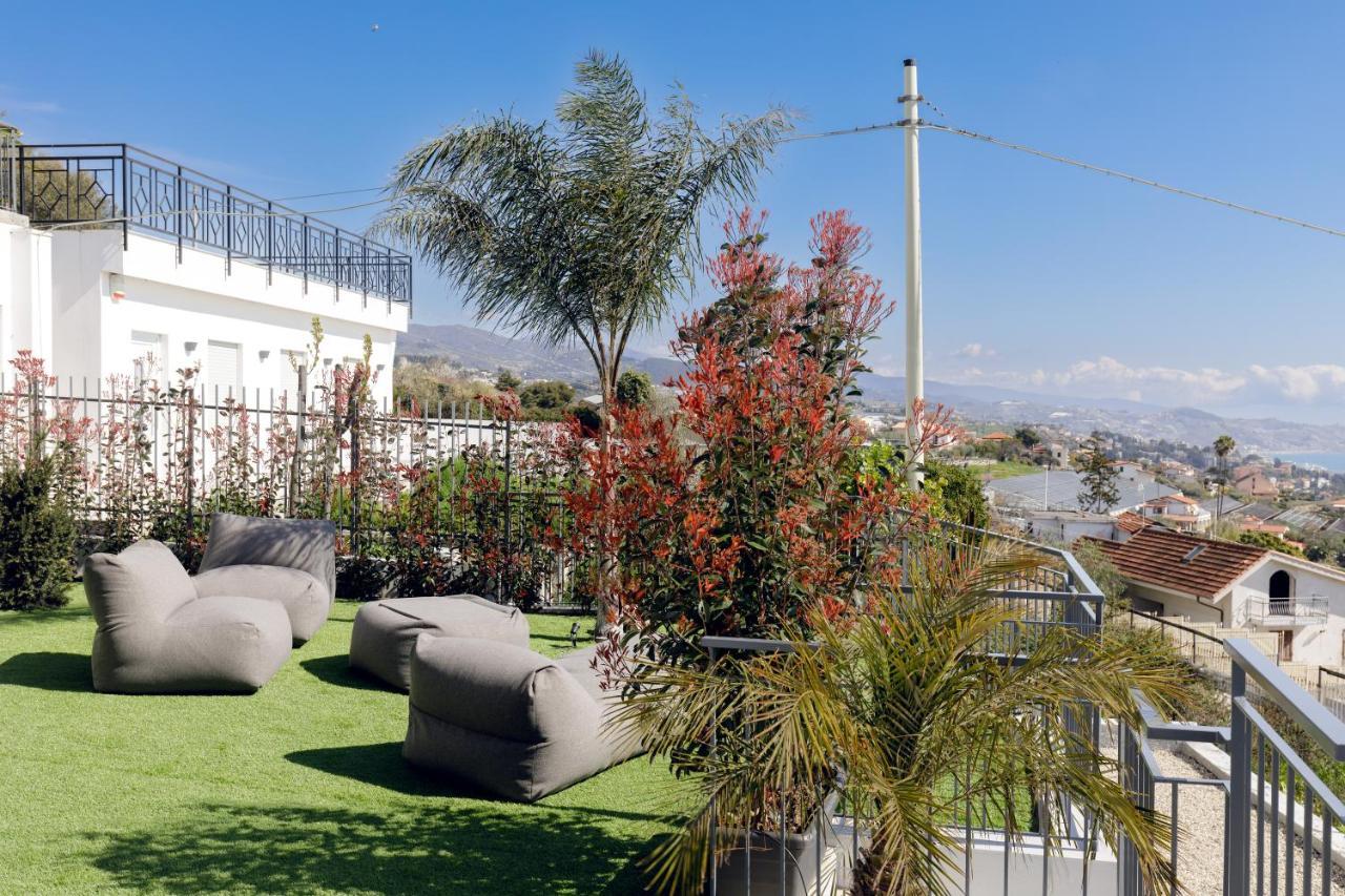Villa La Matta Apartments And Luxury Suites Sanremo Bagian luar foto
